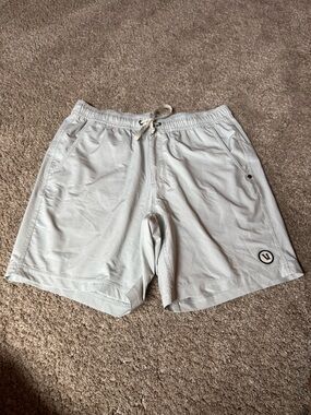 Vuori Men’s Kore Shorts Unlined 7”